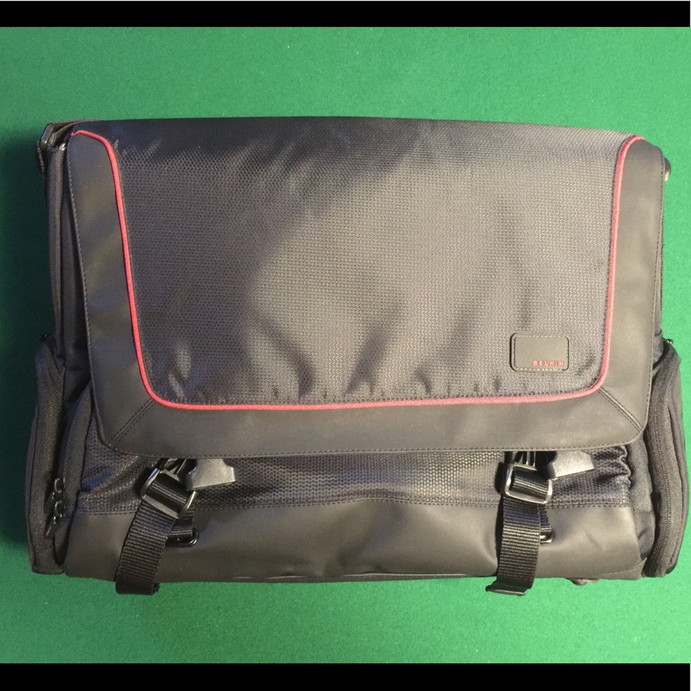 New - BNWT Belkin Black laptop bag with red details